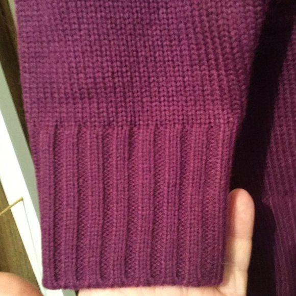 Warm and cozy fall winter sweater - Picture 3 of 5